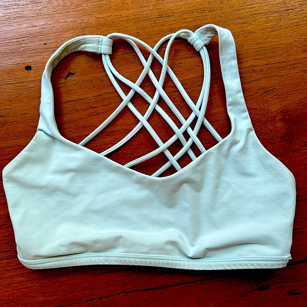 Lulu Lemon free to be wild sports bra Size 6 in mint green.